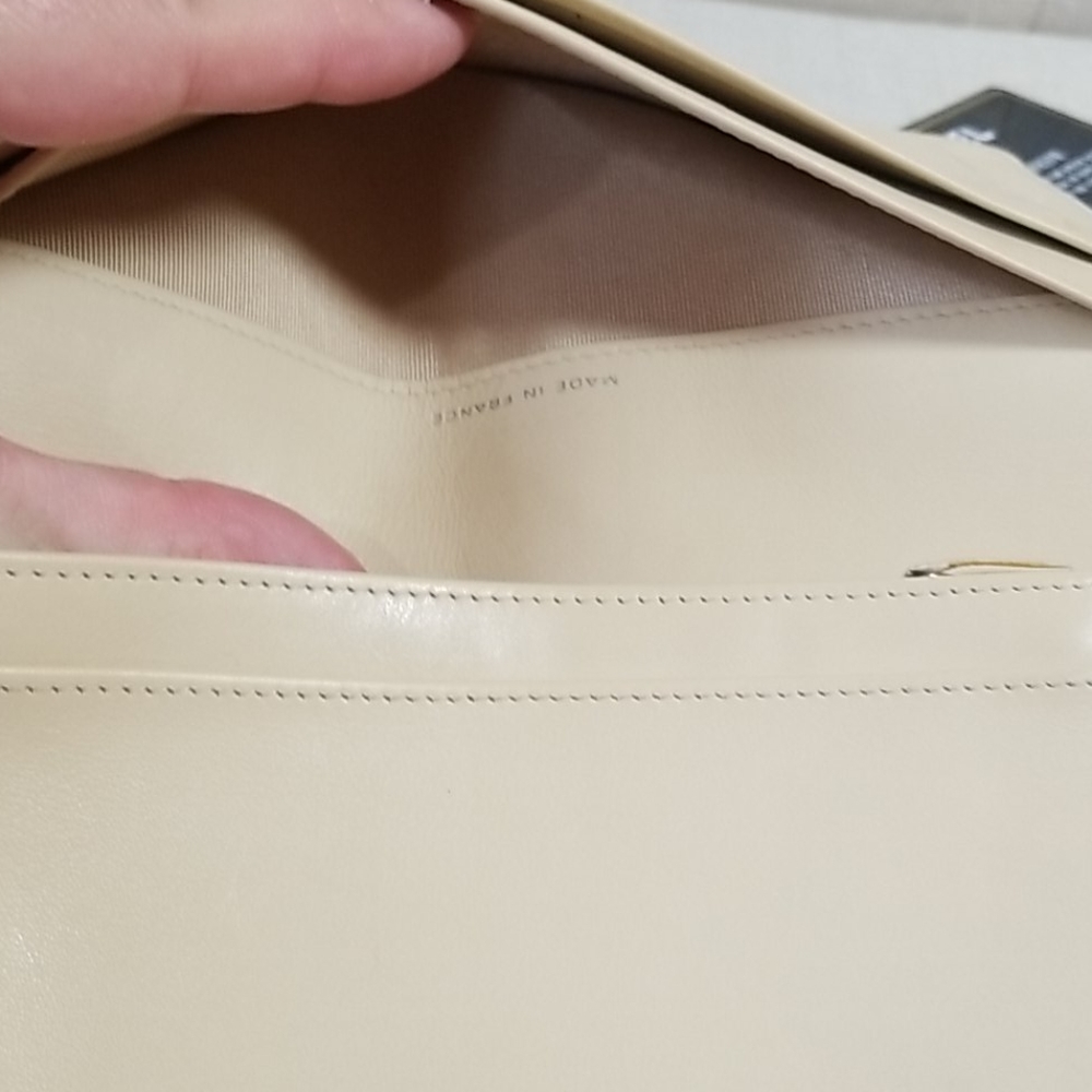 Authentic Chanel wallet - Picture 5 of 8